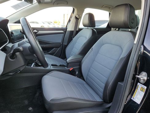 Certified 2025 Volkswagen Jetta SE image 13