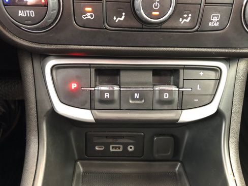 Used 2022 GMC Terrain SLT w/ Infotainment Package II AWD/4WD image 27