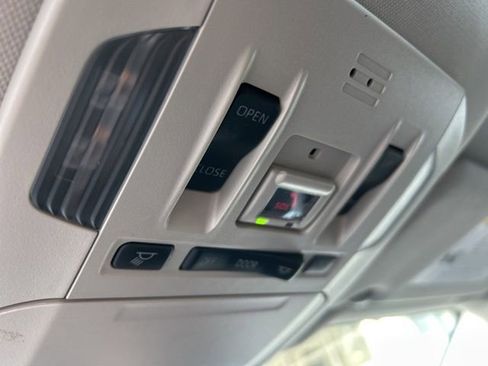 Used 2022 Toyota Highlander XLE image 21