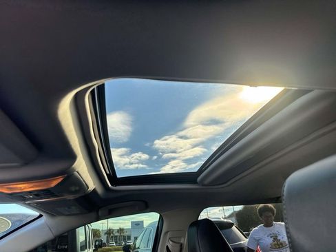 Used 2021 Toyota RAV4 XLE Premium image 20