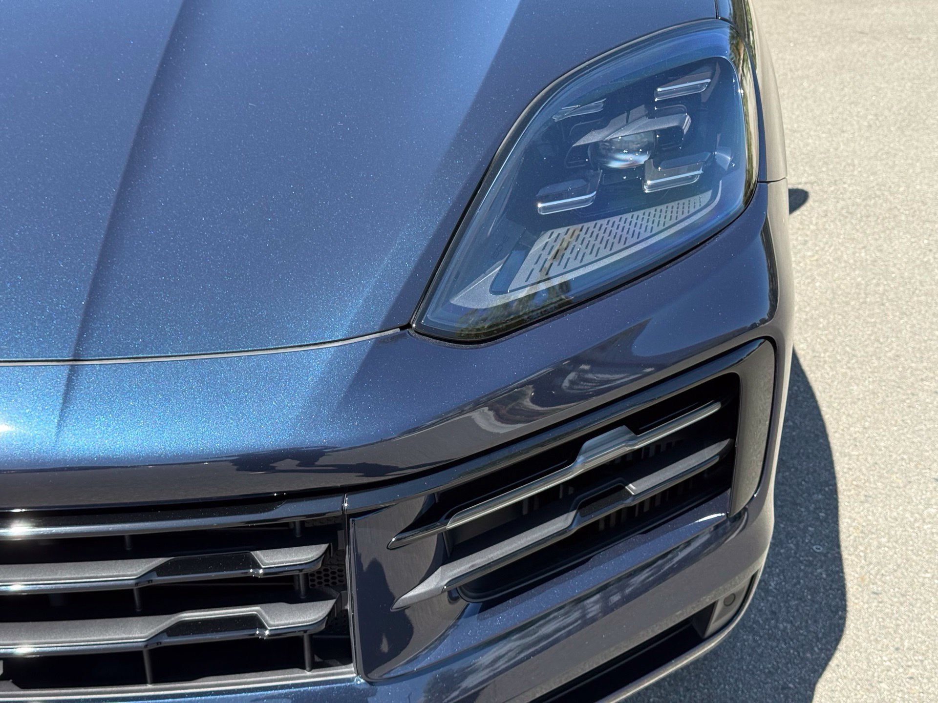 Certified 2024 Porsche Cayenne AWD/4WD image 11