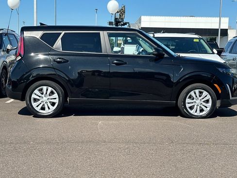 Used 2023 Kia Soul LX FWD image 3