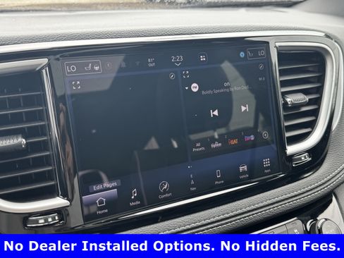 Used 2026 Chrysler Pacifica Limited FWD image 18