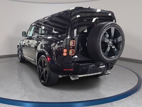 Used 2025 Land Rover Defender 110 V8 AWD/4WD image 7