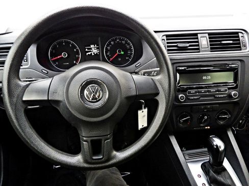 Used 2014 Volkswagen Jetta SE FWD image 16