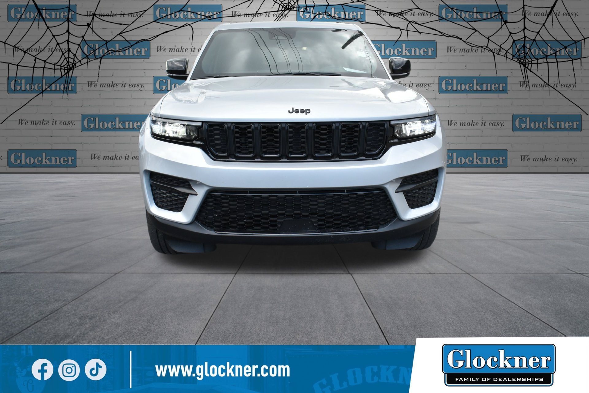 Used 2023 Jeep Grand Cherokee Altitude AWD/4WD image 2