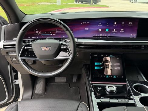 Used 2025 Cadillac Escalade ESV Sport w/ Touring Package AWD/4WD image 20