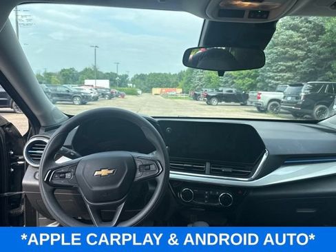 Used 2024 Chevrolet Trax LT FWD image 9