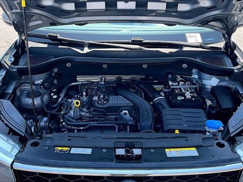 Used 2023 Volkswagen Taos SE w/ Panoramic Sunroof Package AWD/4WD image 30