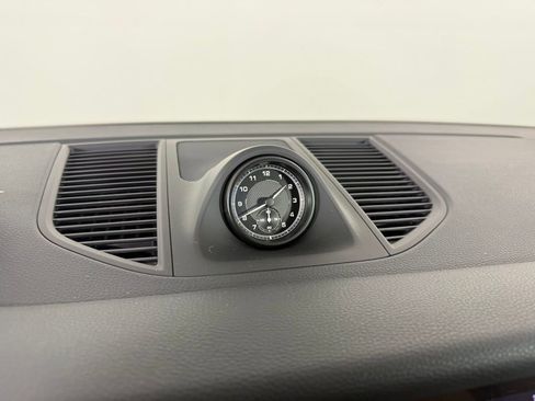 Certified 2025 Porsche Macan image 24