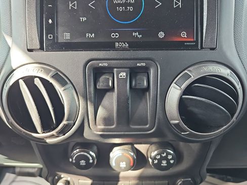 Used 2018 Jeep Wrangler Sport image 33