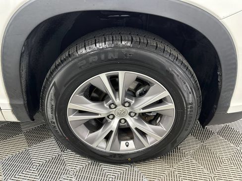 Used 2015 Toyota Highlander Plus FWD image 13