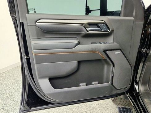 Used 2025 GMC Sierra 2500 AT4 w/ AT4 Premium Plus Package AWD/4WD image 11