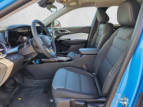 New 2026 Chevrolet Trax LT w/ Sunroof Package FWD image 4