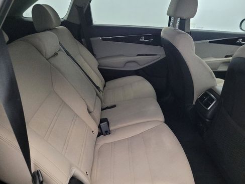 Used 2019 Kia Sorento AWD image 19