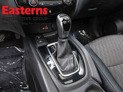 Used 2019 Nissan Rogue SV w/ Sun & Sound Touring Package AWD/4WD image 13