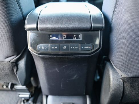 Used 2023 Toyota Highlander LE FWD image 6