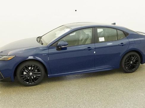 New 2026 Toyota Camry SE FWD image 5