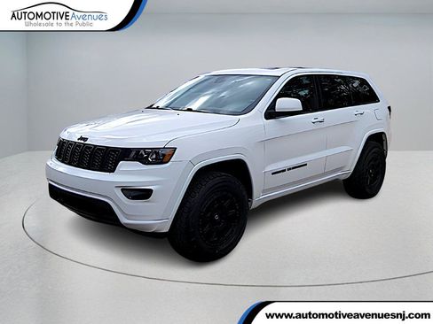 Used 2020 Jeep Grand Cherokee Altitude image 1