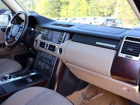 Used 2011 Land Rover Range Rover HSE LUX image 17