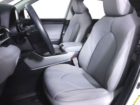 Used 2020 Toyota Highlander LE AWD/4WD image 31