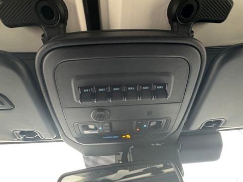 New 2025 Ford Bronco Raptor w/ Interior Carbon Fiber Pack AWD/4WD image 32