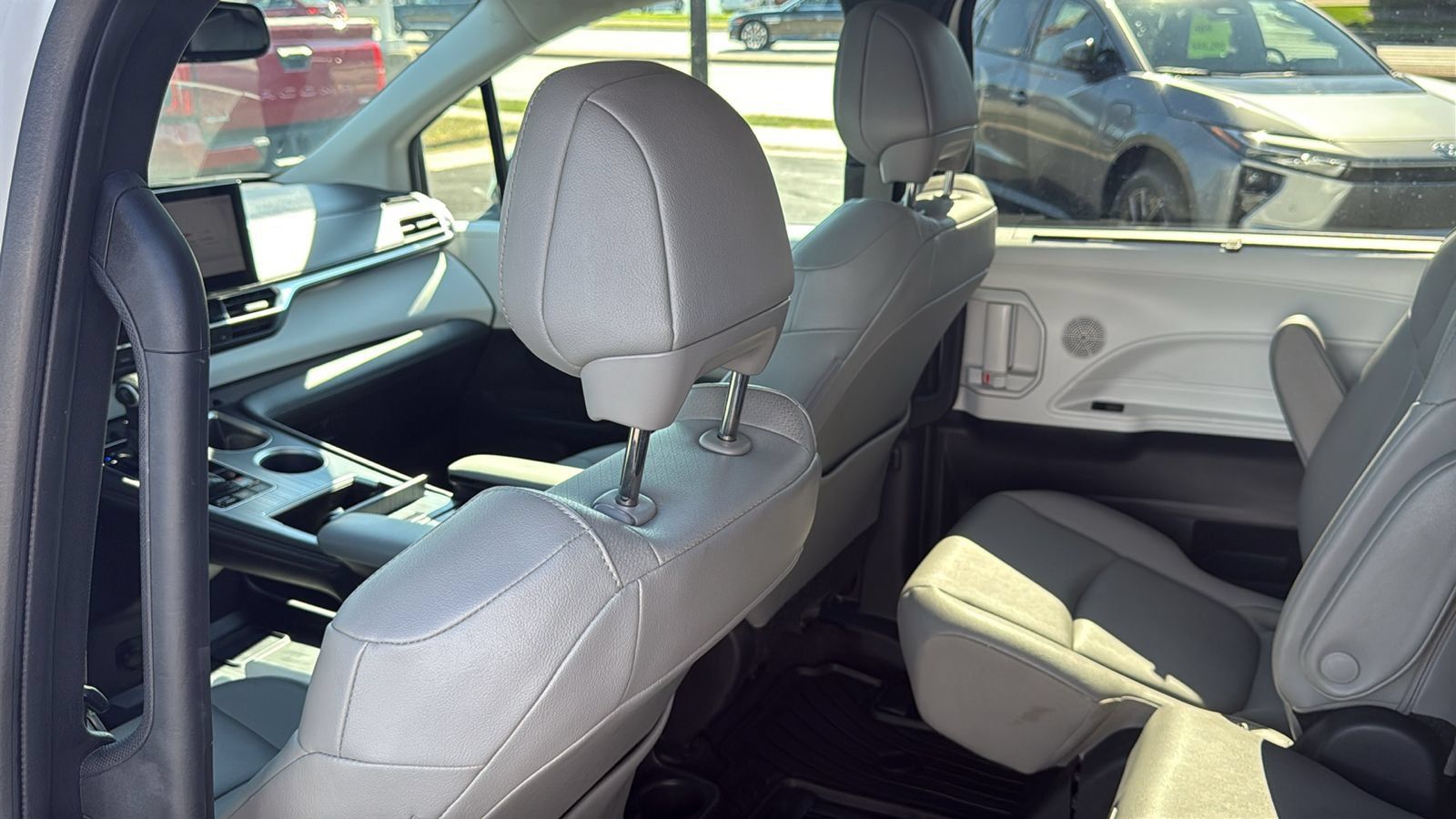 Certified 2025 Toyota Sienna XLE FWD image 18