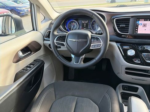 Used 2023 Chrysler Voyager LX FWD image 30