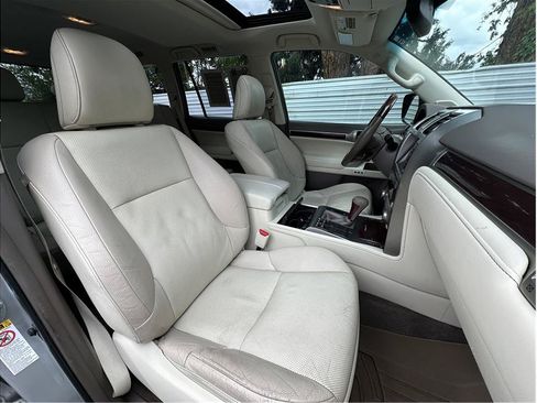 Used 2016 Lexus GX 460 w/ Premium Package AWD/4WD image 4