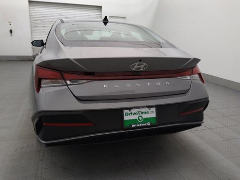 Used 2024 Hyundai Elantra SE FWD image 6