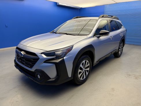 Certified 2025 Subaru Outback Premium w/ Popular Package #1A AWD/4WD image 4