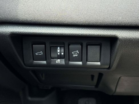 Used 2025 Subaru Outback Premium AWD/4WD image 13