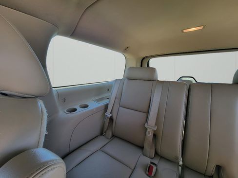 Used 2014 Chevrolet Suburban LTZ AWD/4WD image 31