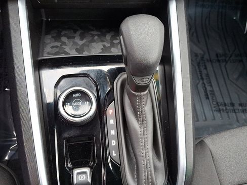 Used 2025 Chevrolet Colorado Trail Boss image 13