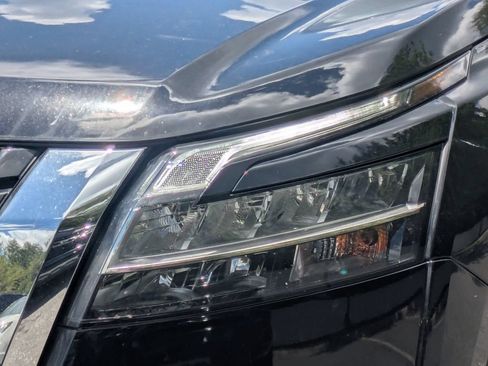 Used 2022 Nissan Pathfinder SV AWD/4WD image 10
