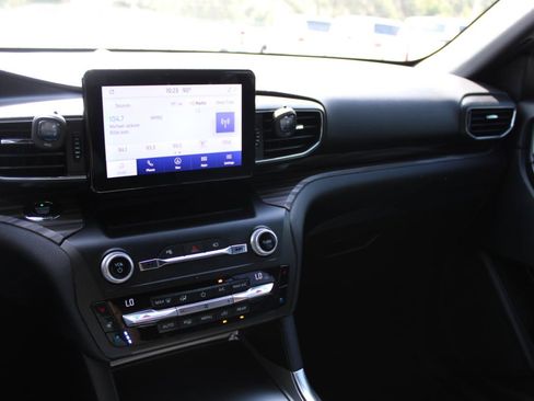 Used 2020 Ford Explorer Limited RWD image 18