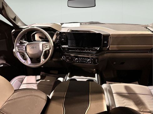 Used 2025 Chevrolet Silverado 2500 ZR2 image 14