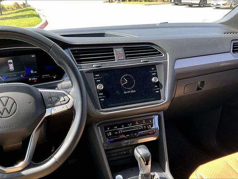 Used 2022 Volkswagen Tiguan SE FWD image 8