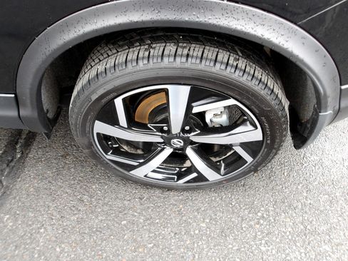 Used 2022 Nissan Rogue Sport SL w/ Premium Package image 26