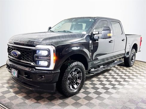 Used 2023 Ford F250 Lariat w/ Lariat Ultimate Package image 4
