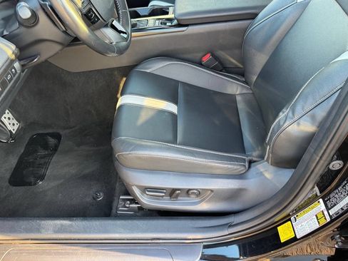 Used 2025 Toyota Camry SE FWD image 8