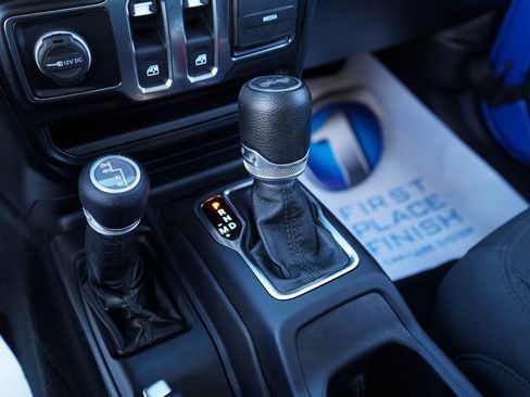 Used 2021 Jeep Wrangler Sport S image 32