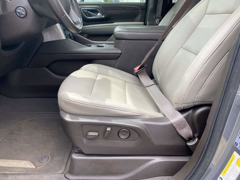 Used 2022 Chevrolet Suburban Z71 w/ Luxury Package AWD/4WD image 22