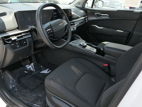Certified 2026 Kia Sportage LX FWD image 11