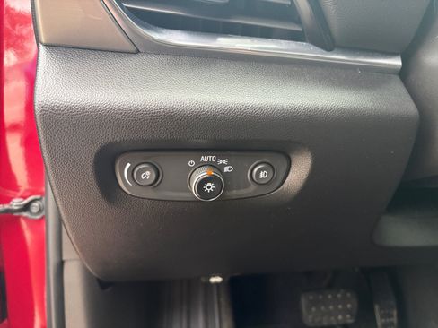 Used 2019 Chevrolet Traverse LT FWD image 23