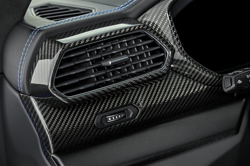 Used 2022 Lamborghini Urus AWD/4WD image 40