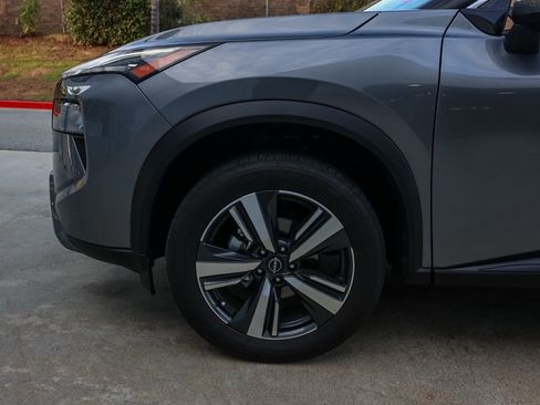 Used 2025 Nissan Rogue SL FWD image 11