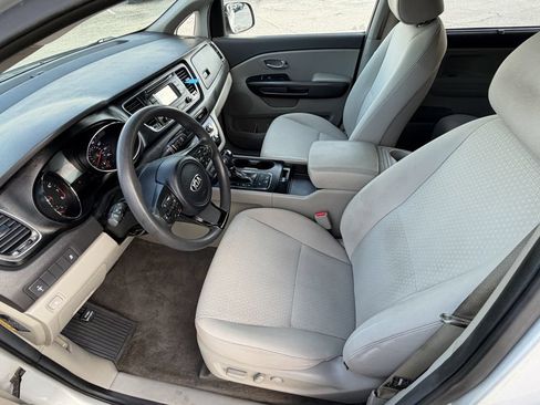 Used 2016 Kia Sedona LX w/ LX Convenience Package FWD image 16