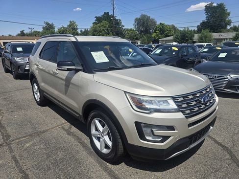Used 2017 Ford Explorer XLT w/ Equipment Group 202A AWD/4WD image 6