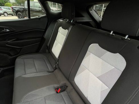 Used 2025 Chevrolet Trax RS w/ Sunroof Package FWD image 23